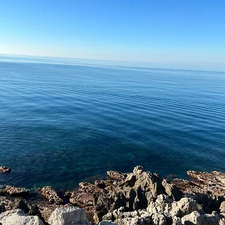 Apartment Pied-a-terre Sul Mare *